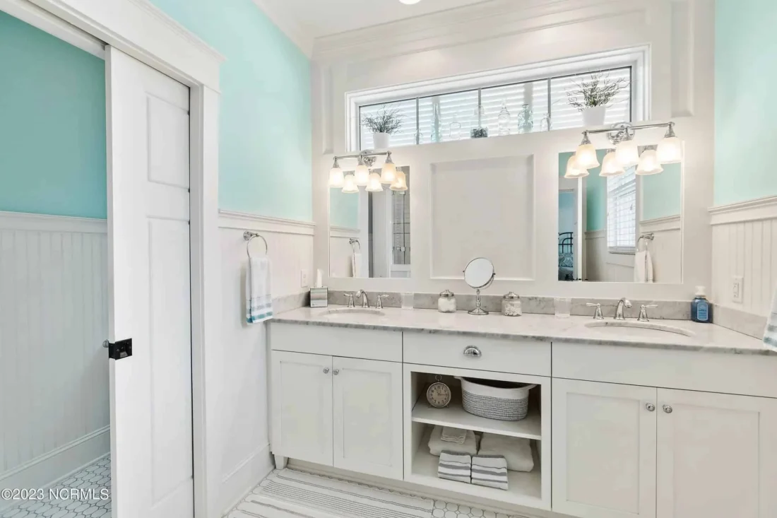 Craftsman house Floor Plan: 3-Bed, 2-Story Blueprint