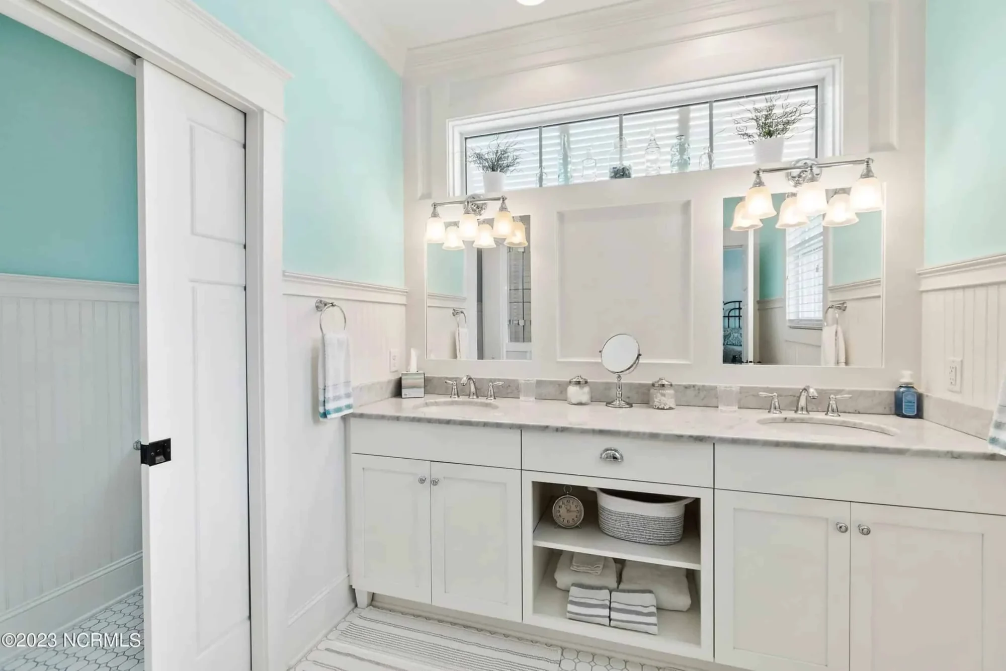 Craftsman house Floor Plan: 3-Bed, 2-Story Blueprint