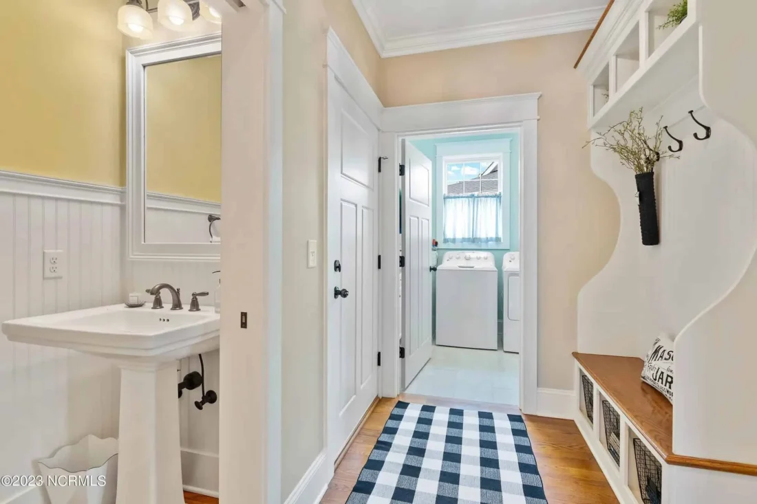 Craftsman house Floor Plan: 3-Bed, 2-Story Blueprint