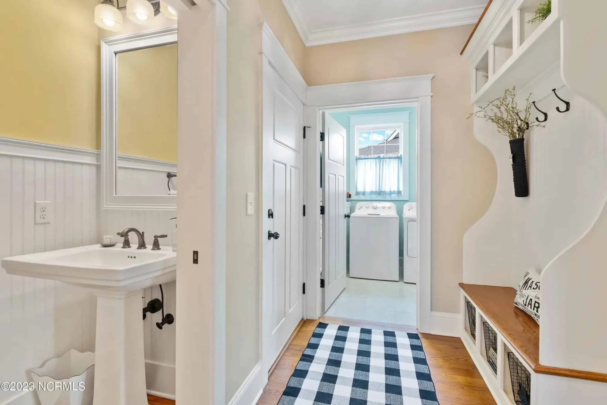 Craftsman house Floor Plan: 3-Bed, 2-Story Blueprint