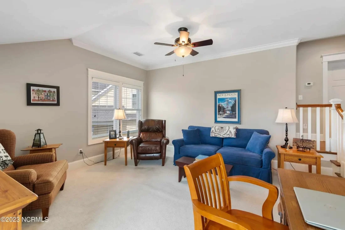 Craftsman house Floor Plan: 3-Bed, 2-Story Blueprint