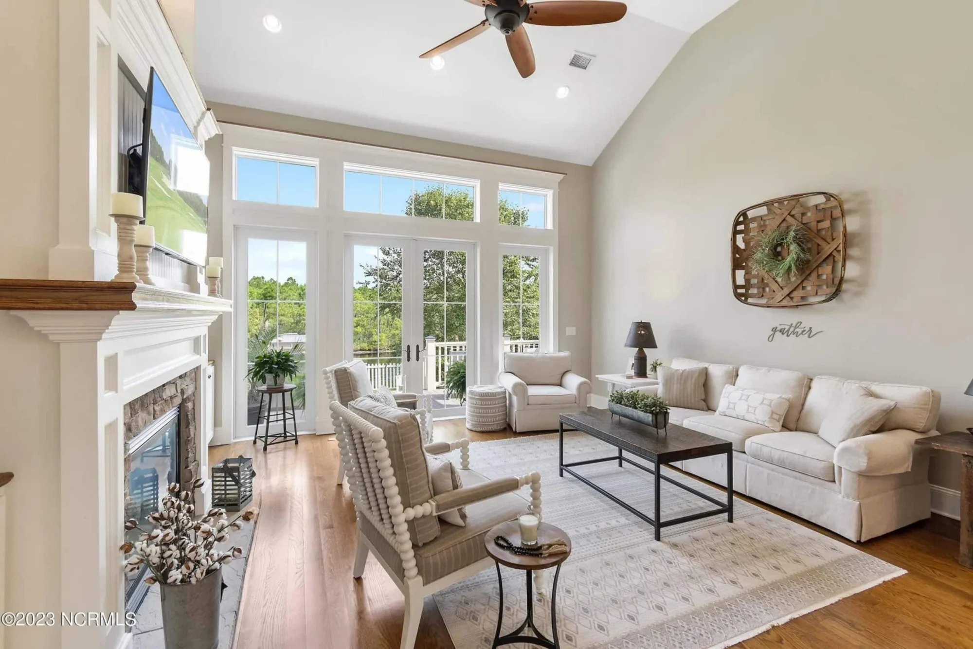 Craftsman house Floor Plan: 3-Bed, 2-Story Blueprint