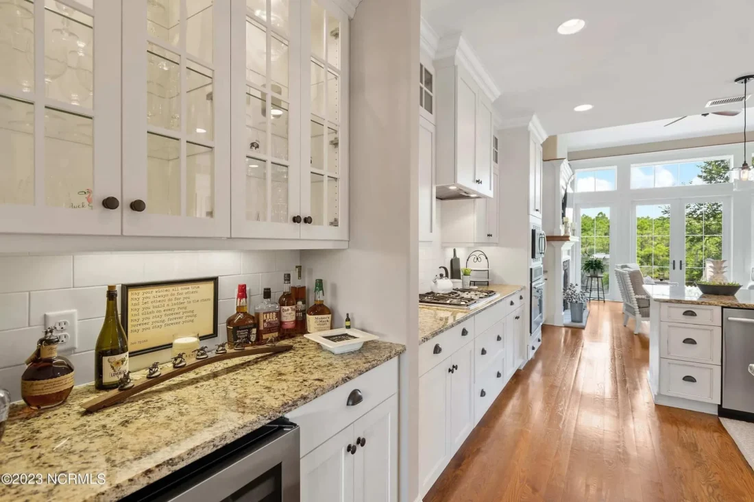 Craftsman house Floor Plan: 3-Bed, 2-Story Blueprint