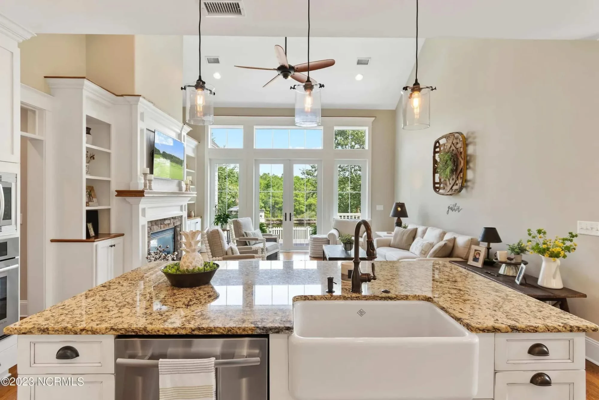 Craftsman house Floor Plan: 3-Bed, 2-Story Blueprint