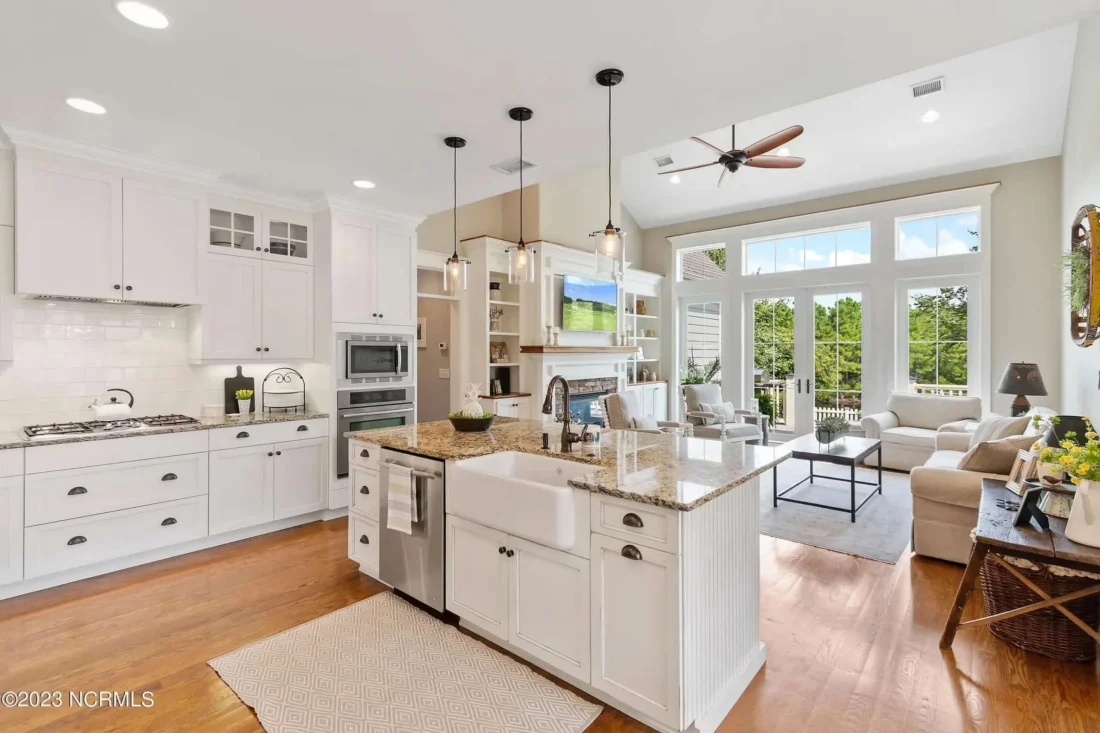 Craftsman house Floor Plan: 3-Bed, 2-Story Blueprint