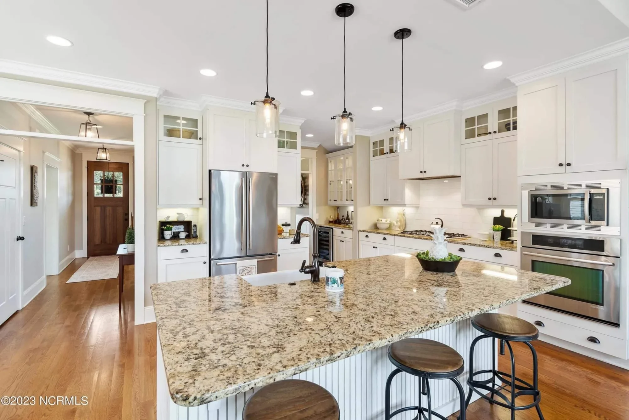 Craftsman house Floor Plan: 3-Bed, 2-Story Blueprint