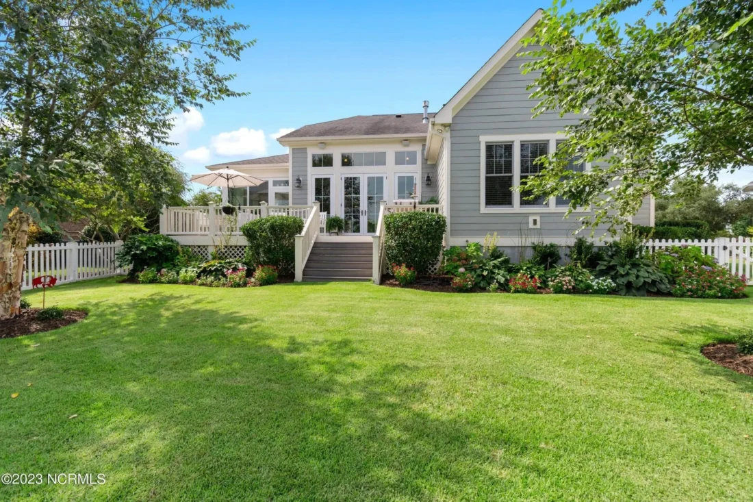 Craftsman house Floor Plan: 3-Bed, 2-Story Blueprint