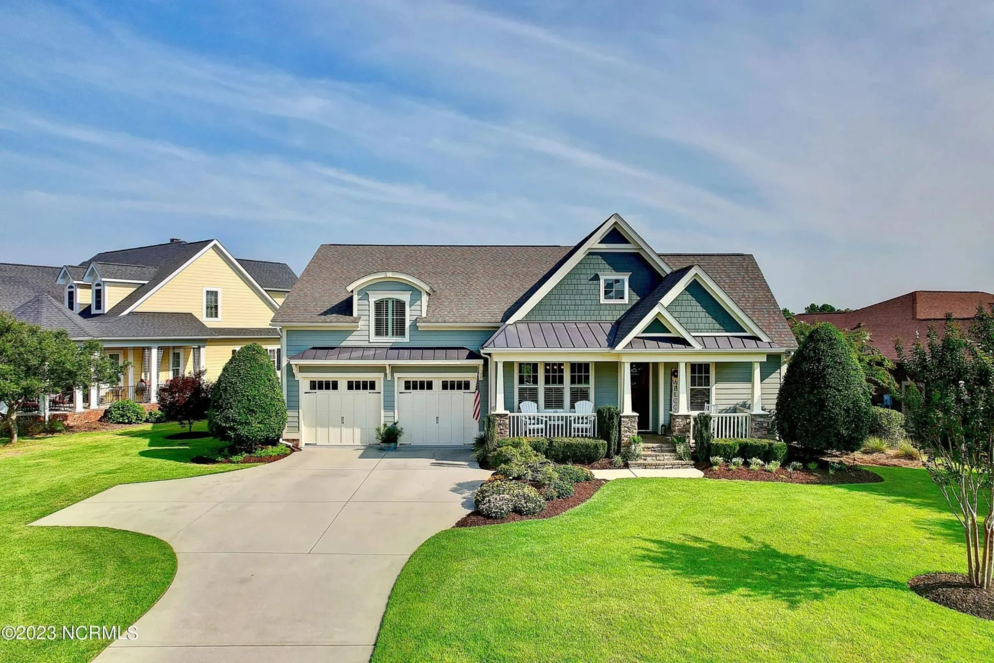 Craftsman house Floor Plan: 3-Bed, 2-Story Blueprint