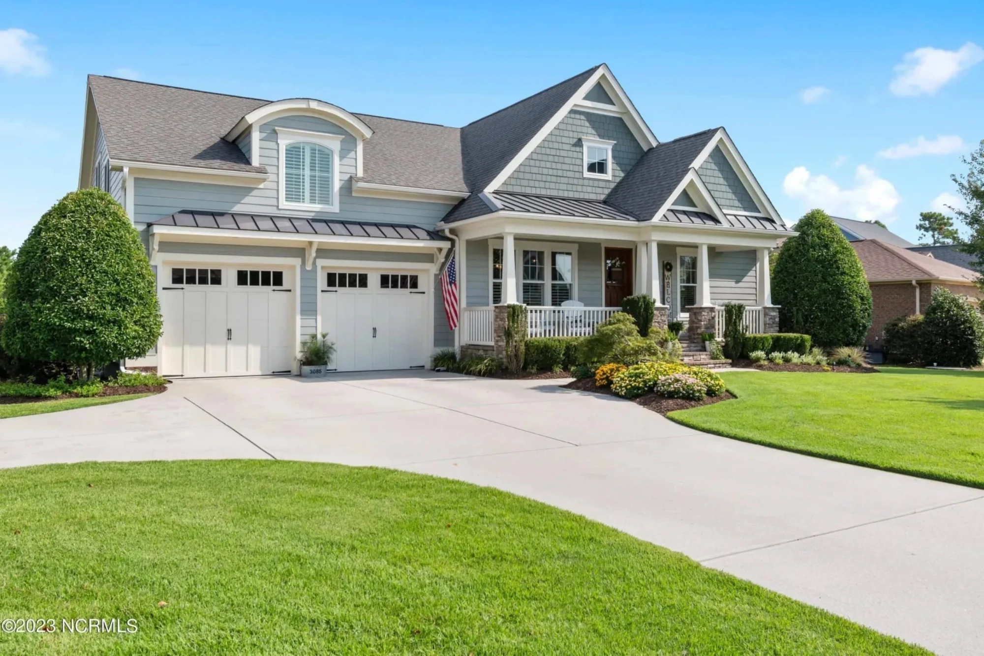Craftsman house Floor Plan: 3-Bed, 2-Story Blueprint