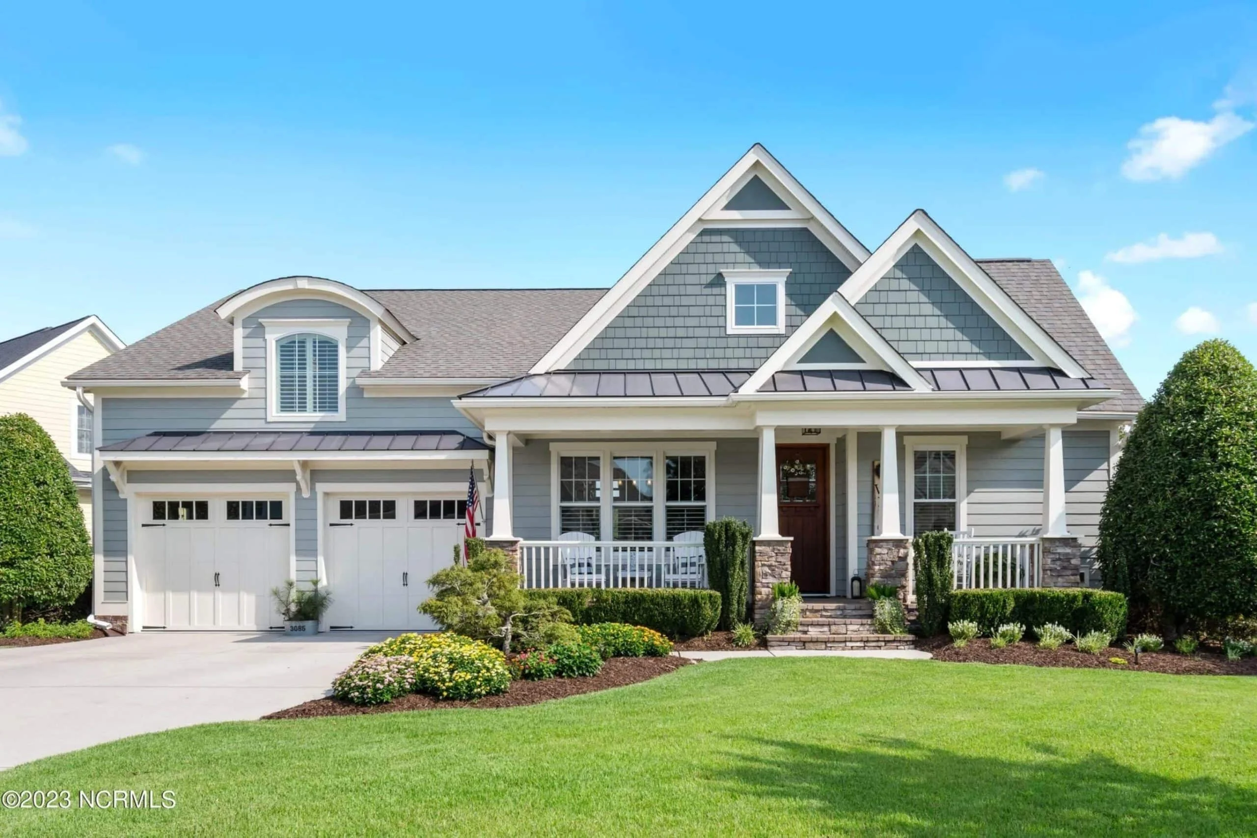 Craftsman house Floor Plan: 3-Bed, 2-Story Blueprint