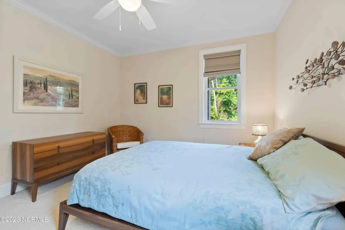 Expansive house Plan with CAD Blueprints & Stylish Design