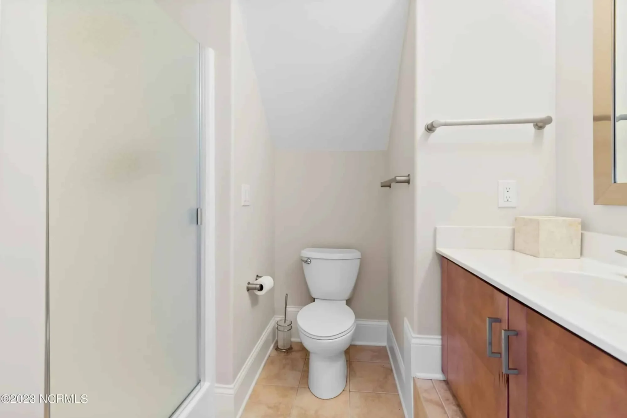 Expansive house Plan with CAD Blueprints & Stylish Design