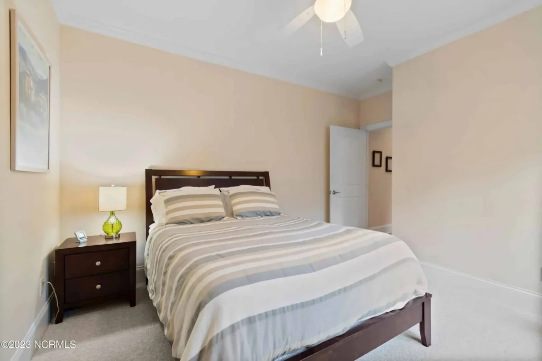 Expansive house Plan with CAD Blueprints & Stylish Design