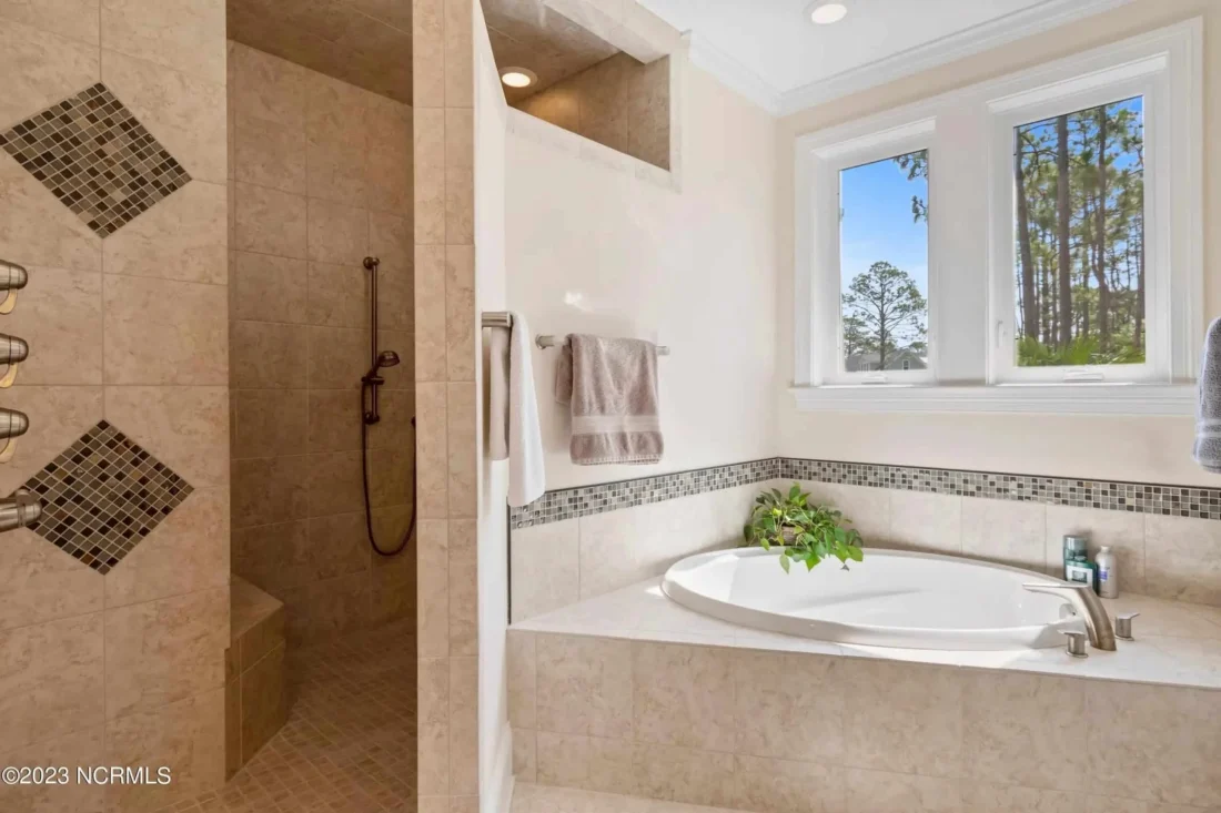 Expansive house Plan with CAD Blueprints & Stylish Design