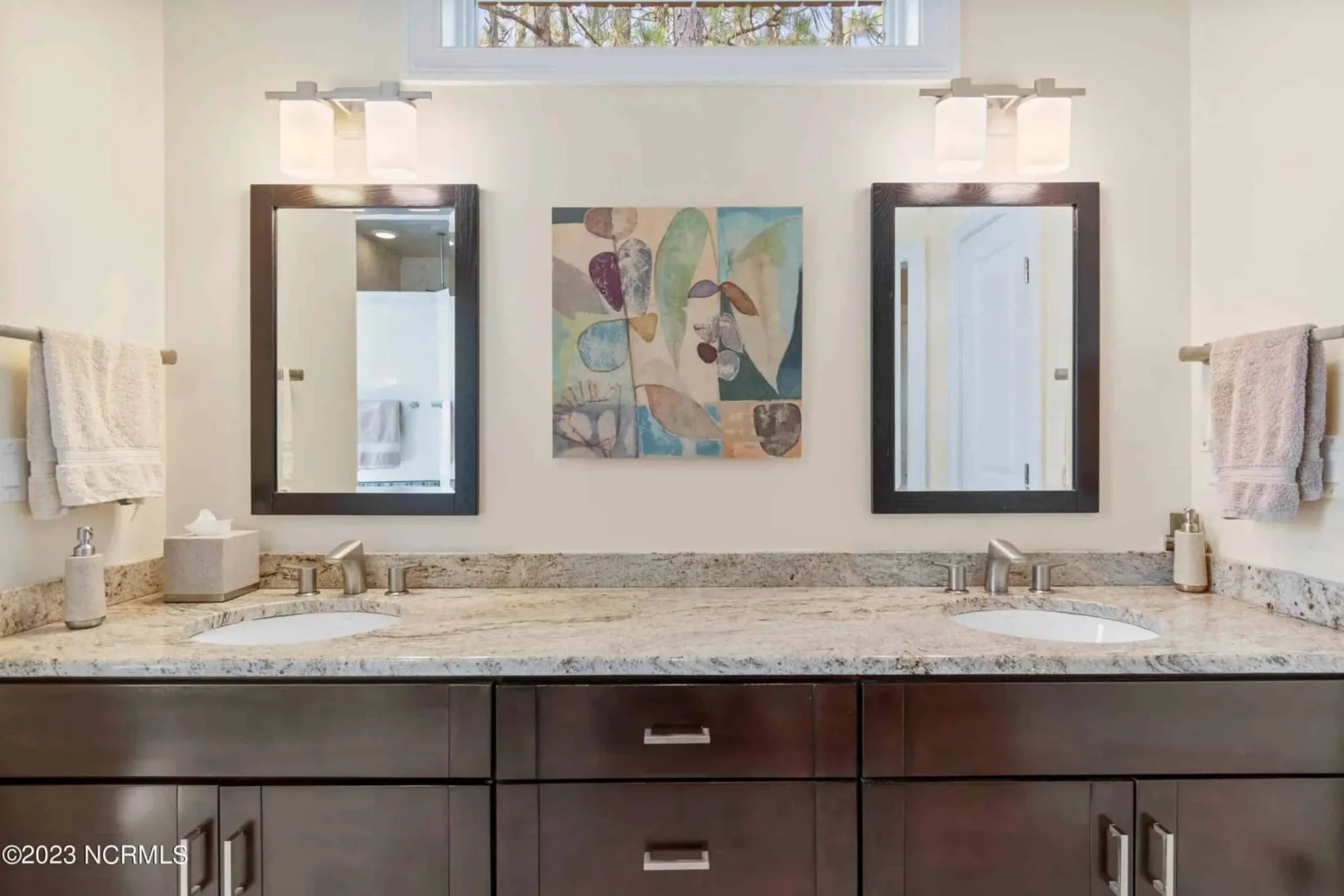 Expansive house Plan with CAD Blueprints & Stylish Design