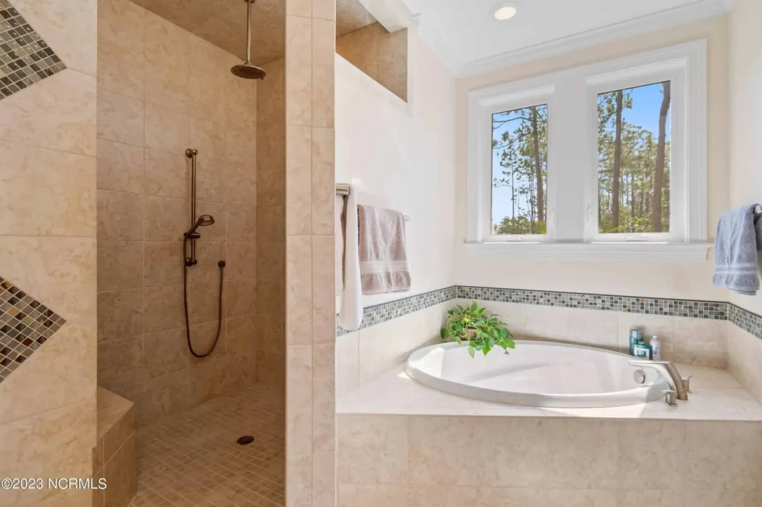 Expansive house Plan with CAD Blueprints & Stylish Design