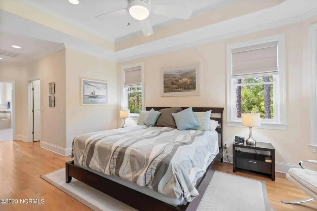 Expansive house Plan with CAD Blueprints & Stylish Design