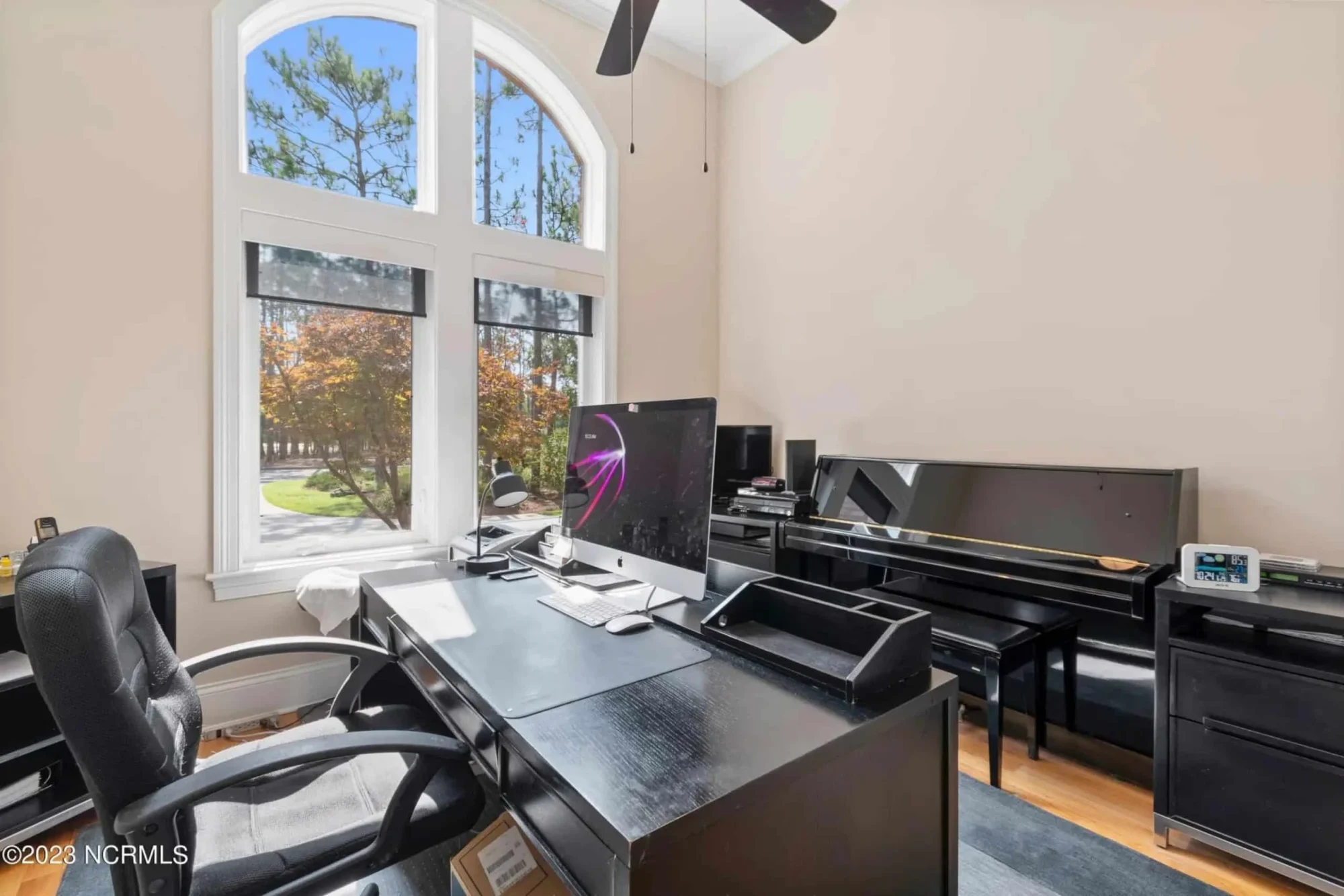 Expansive house Plan with CAD Blueprints & Stylish Design