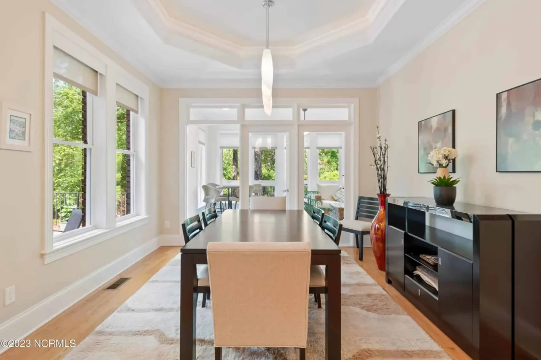 Expansive house Plan with CAD Blueprints & Stylish Design