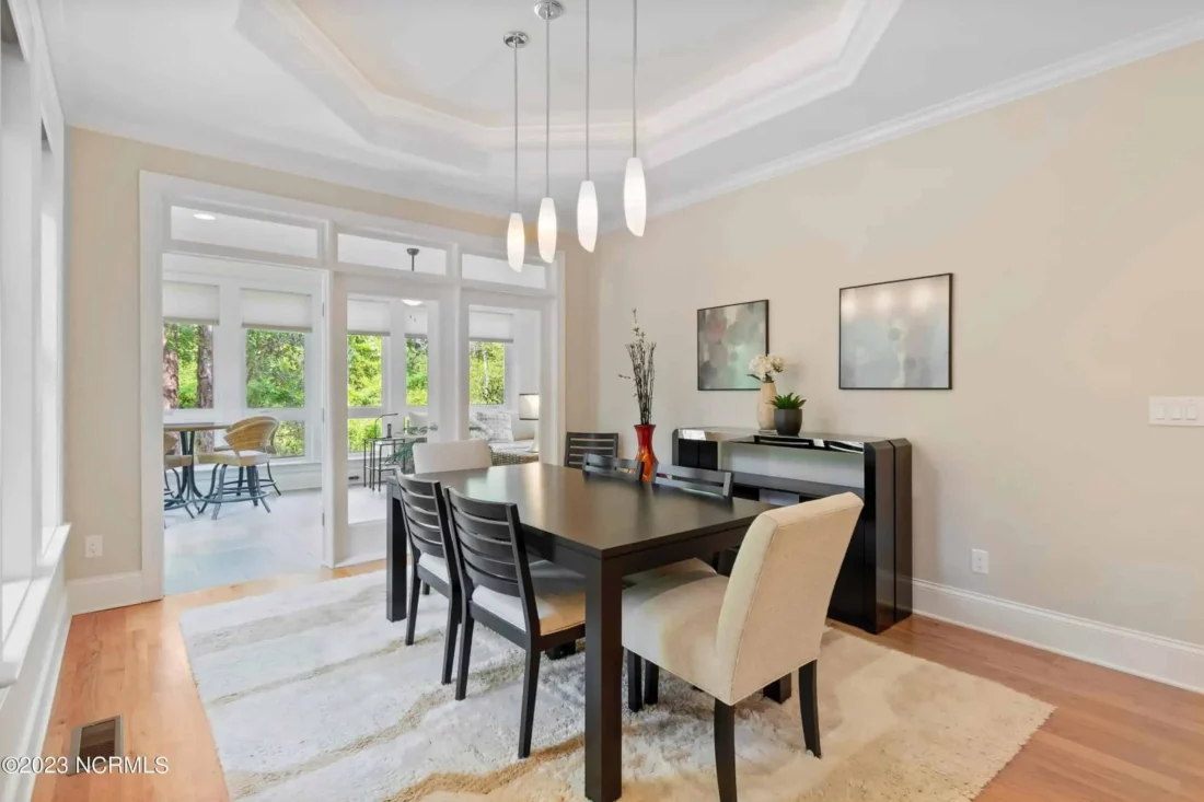 Expansive house Plan with CAD Blueprints & Stylish Design