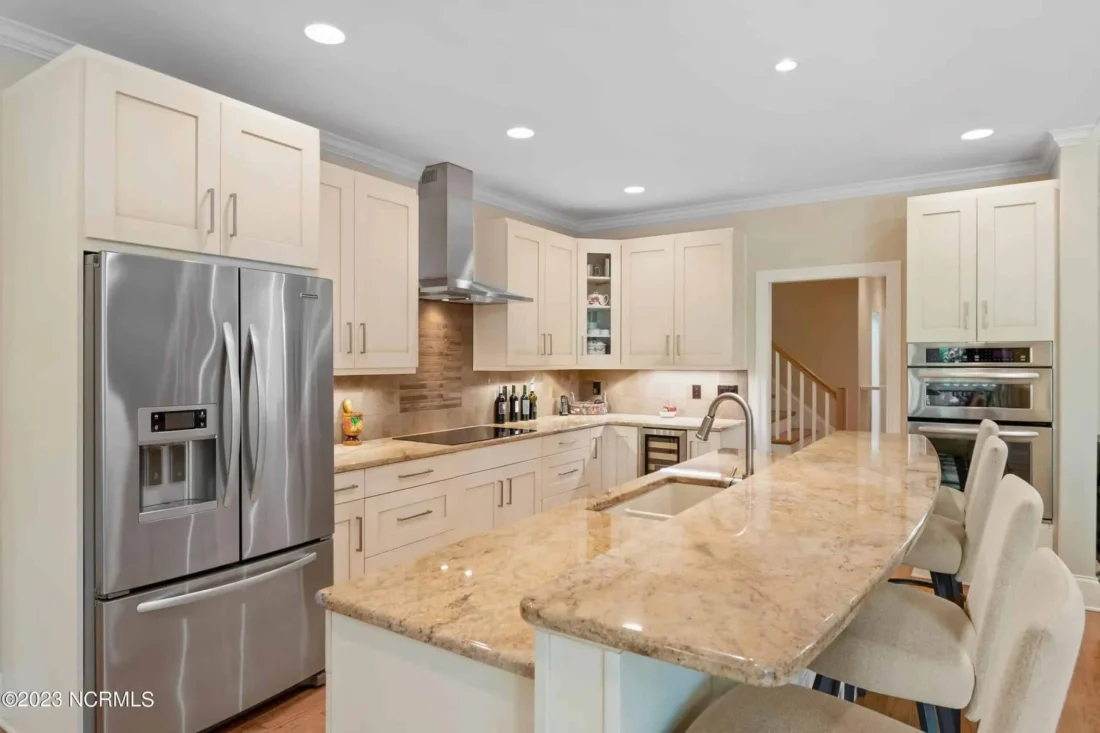 Expansive house Plan with CAD Blueprints & Stylish Design