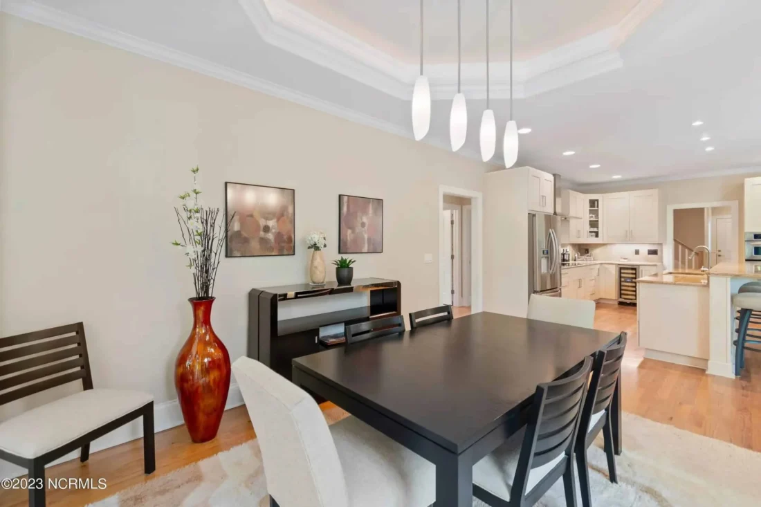 Expansive house Plan with CAD Blueprints & Stylish Design