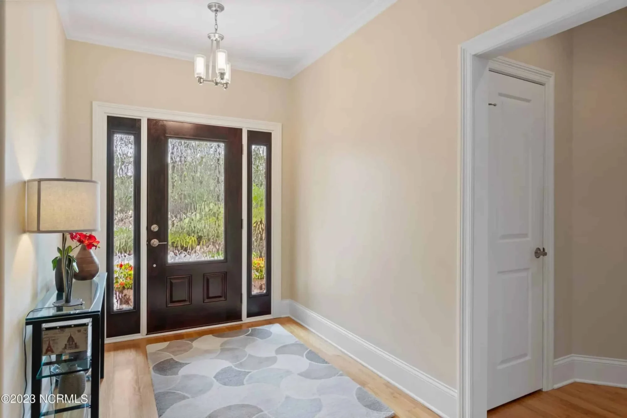 Expansive house Plan with CAD Blueprints & Stylish Design