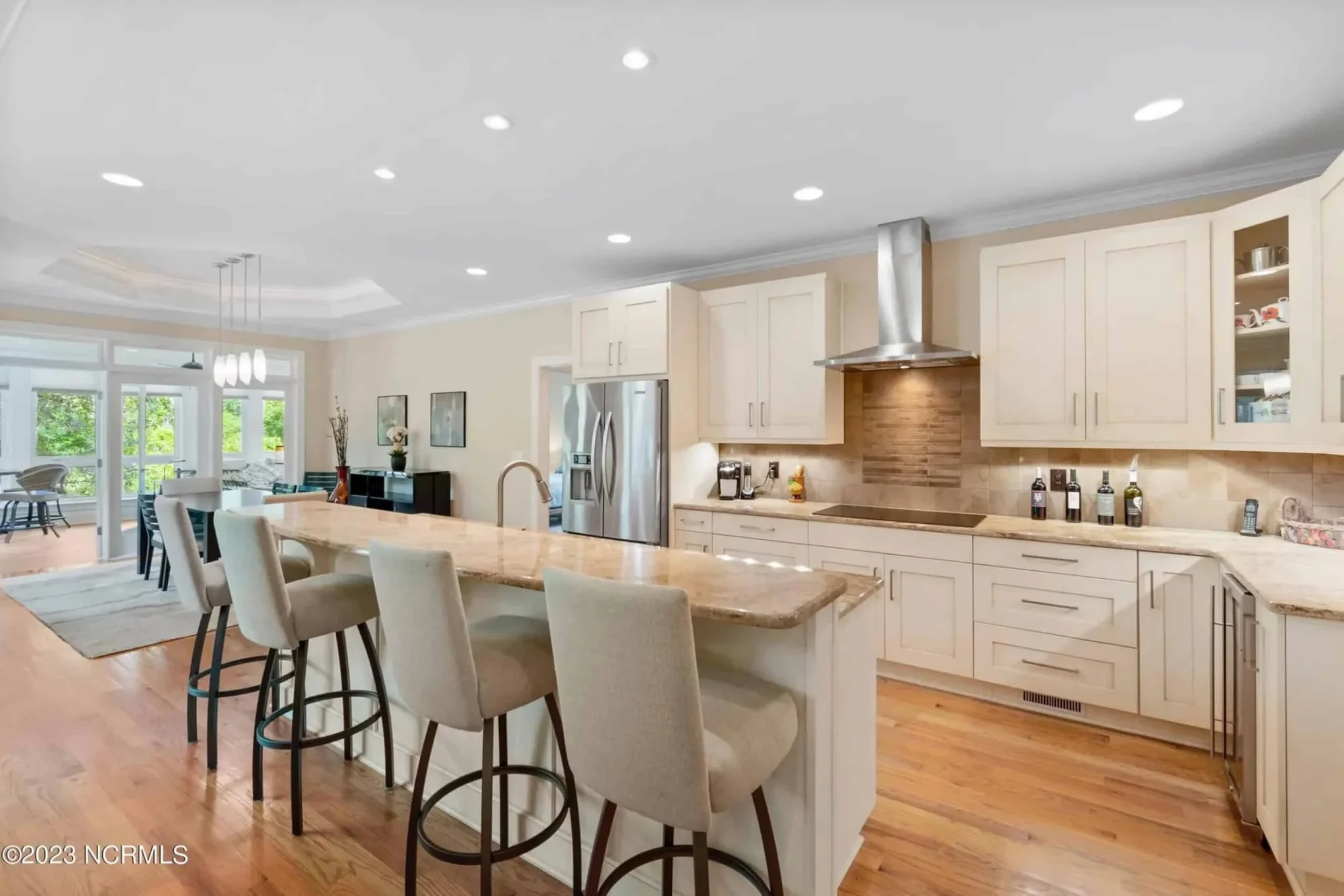 Expansive house Plan with CAD Blueprints & Stylish Design