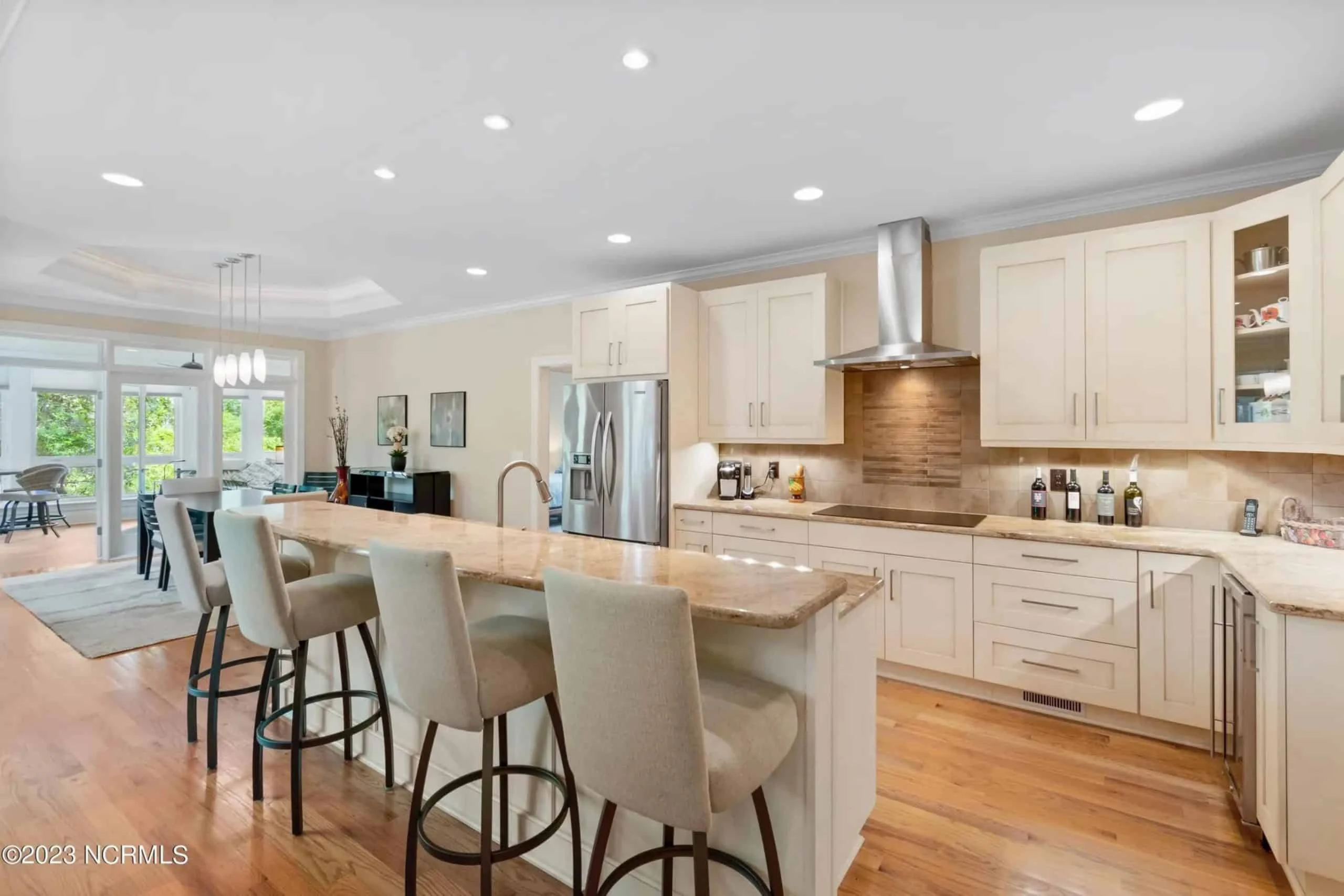 Expansive house Plan with CAD Blueprints & Stylish Design
