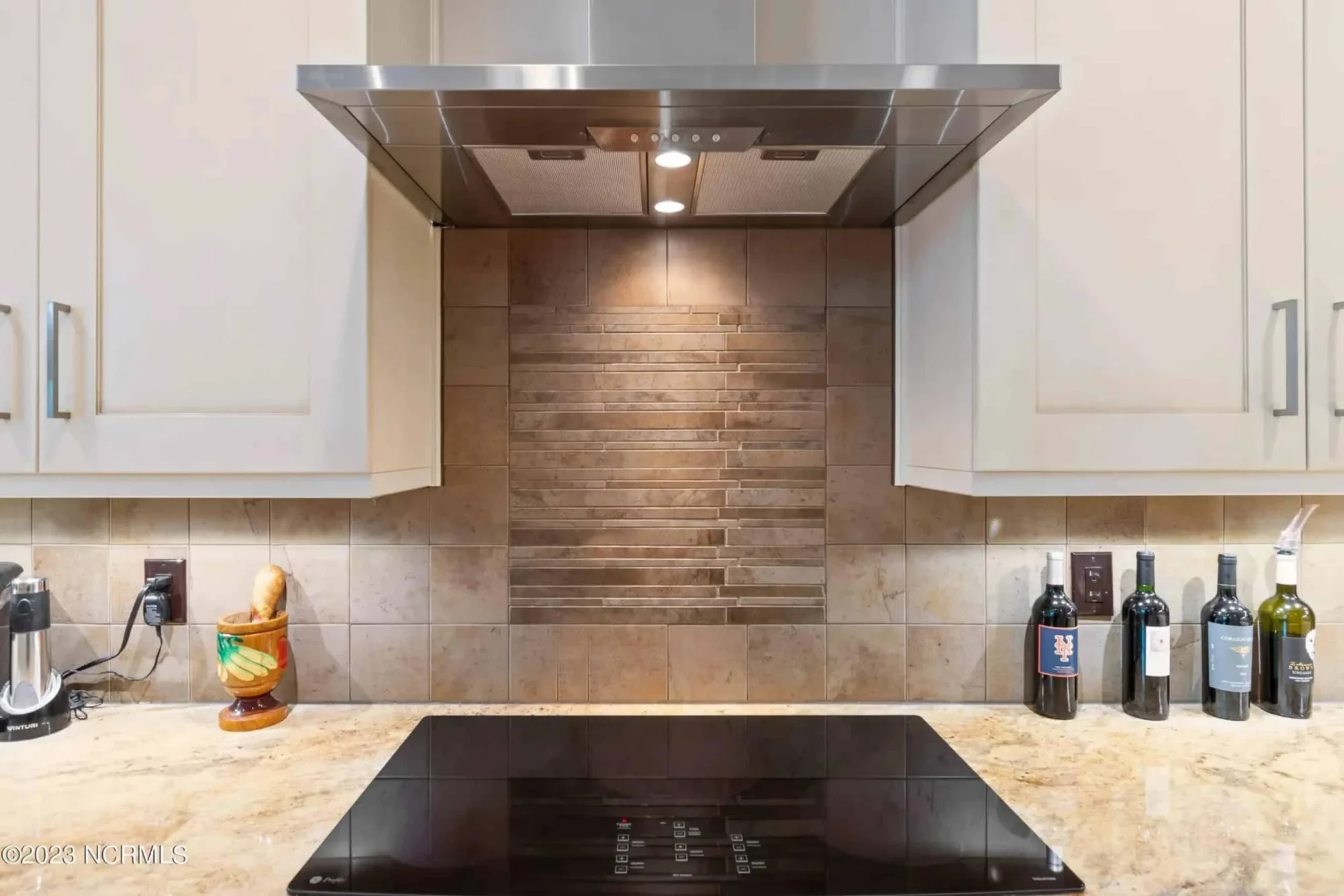 Expansive house Plan with CAD Blueprints & Stylish Design