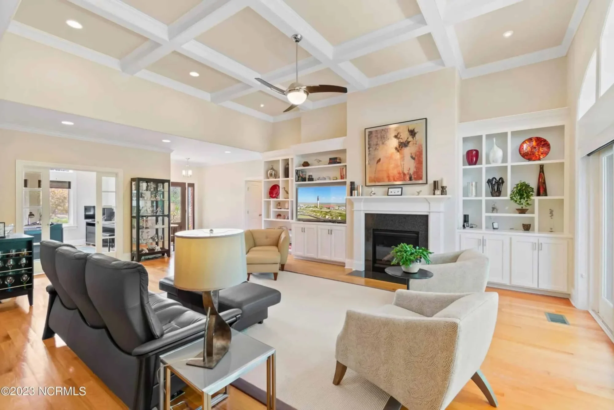 Expansive house Plan with CAD Blueprints & Stylish Design