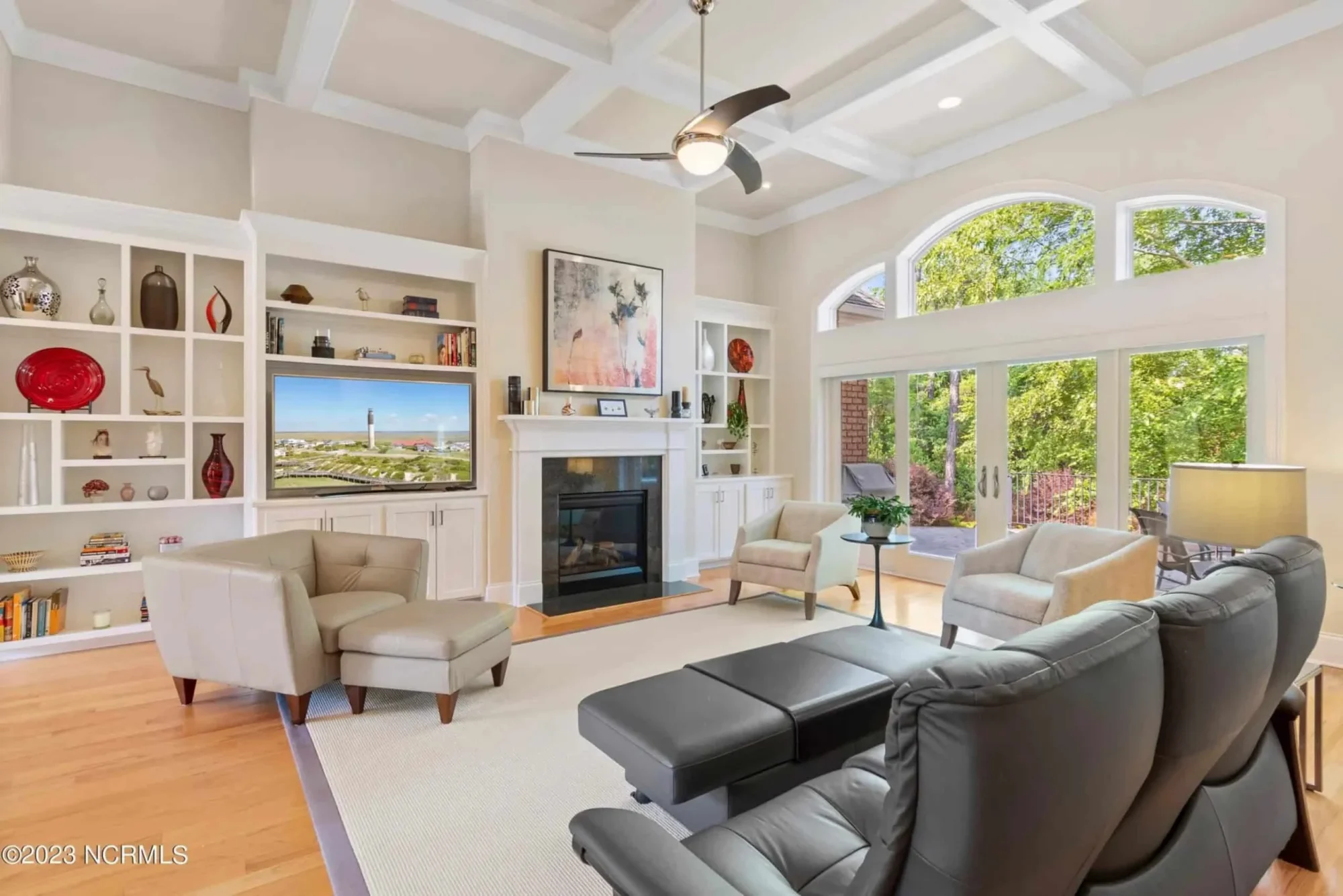 Expansive house Plan with CAD Blueprints & Stylish Design