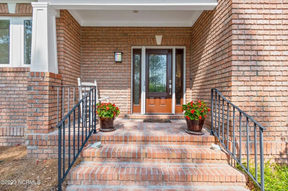 Expansive house Plan with CAD Blueprints & Stylish Design