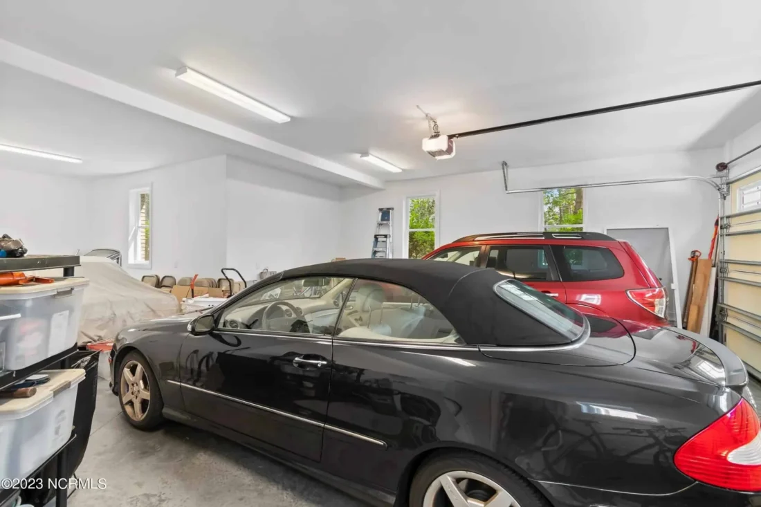 Expansive house Plan with CAD Blueprints & Stylish Design