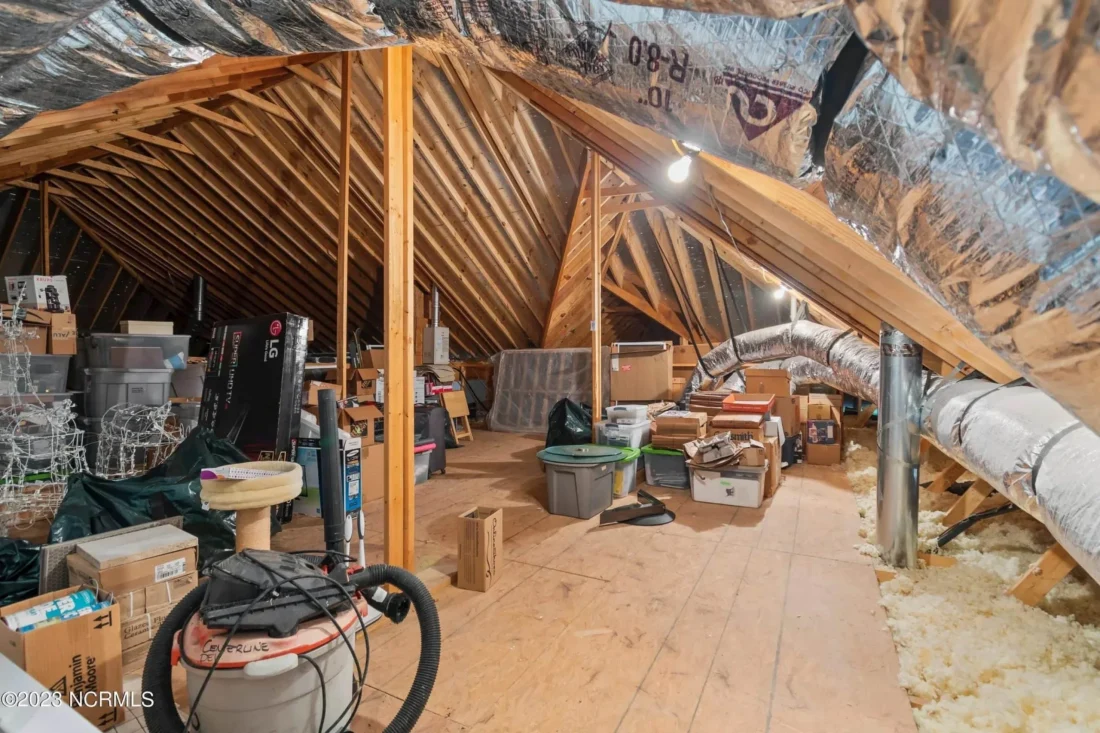 Expansive house Plan with CAD Blueprints & Stylish Design