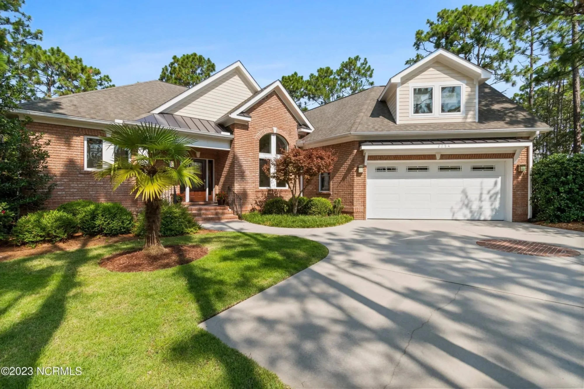 Expansive house Plan with CAD Blueprints & Stylish Design