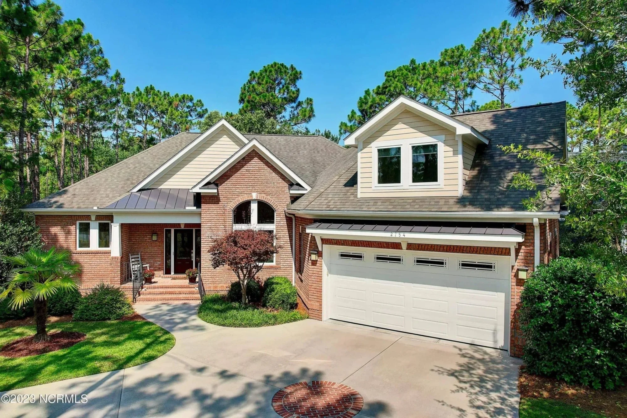 Expansive house Plan with CAD Blueprints & Stylish Design