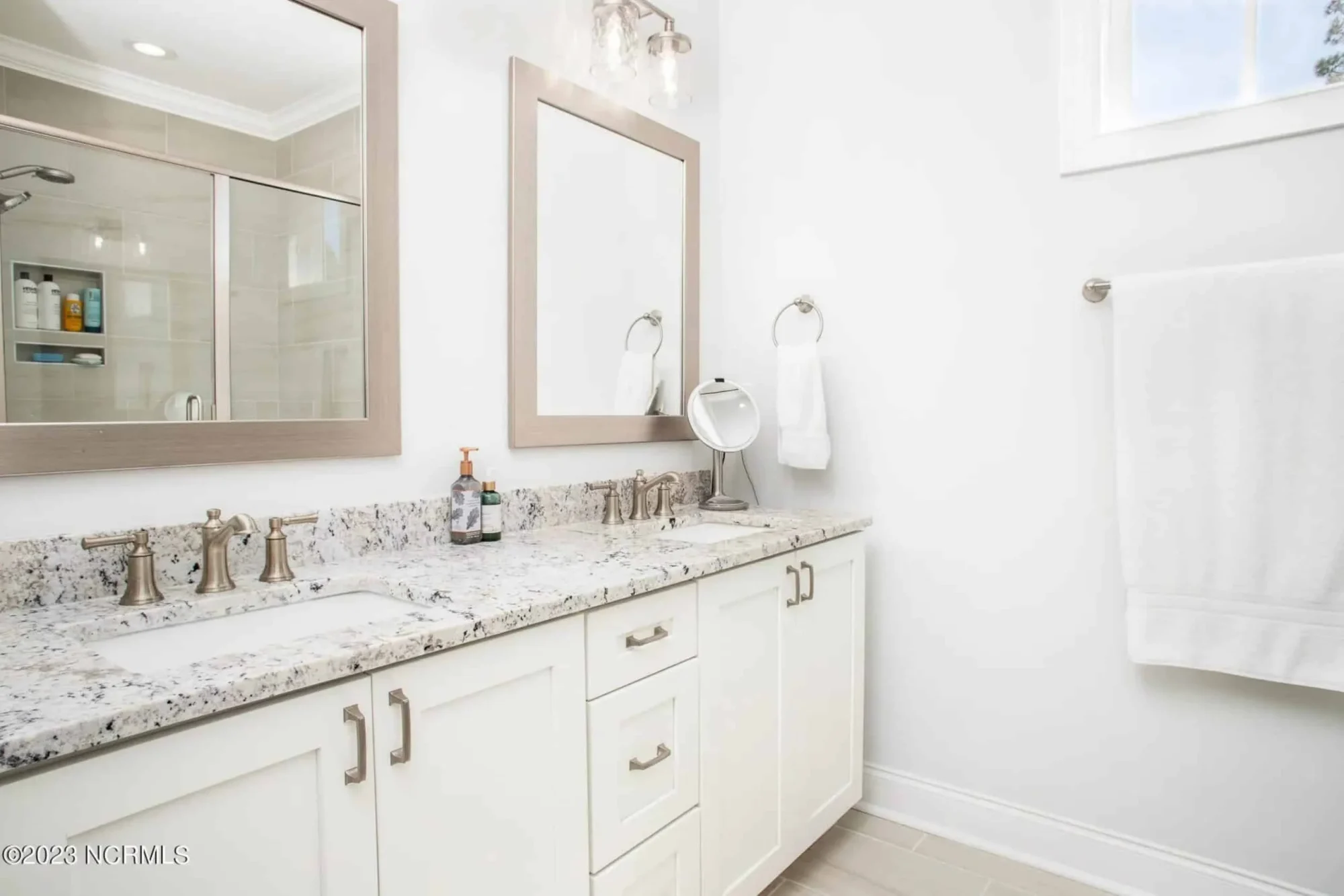 Modern Craftsman house Plan with Detailed Architecture Designs