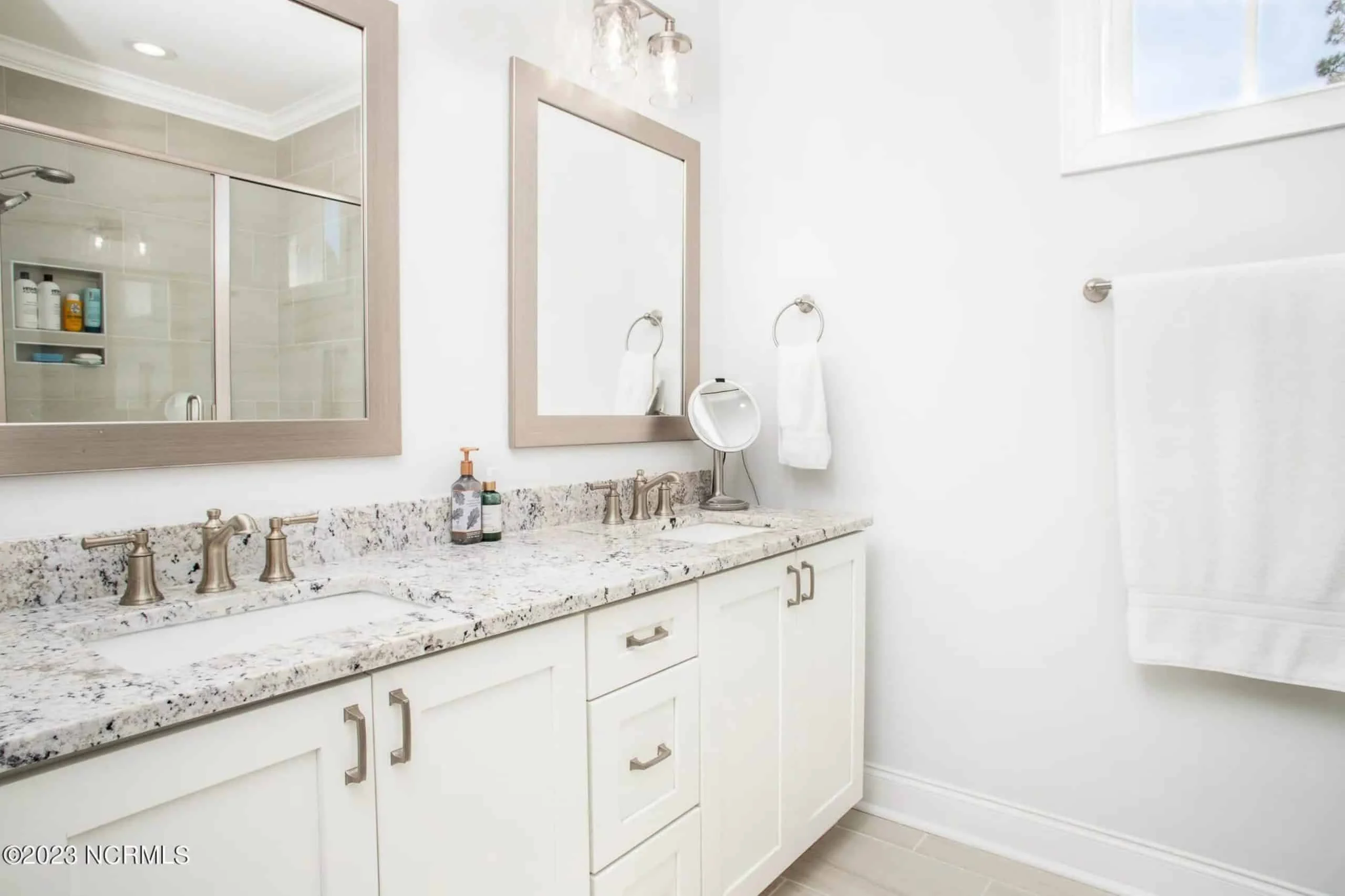 20-1817 HOUSE PLAN - Modern Farmhouse Home Plan - 3-Bed, 2-Bath, 1,850 SF 38 Modern Craftsman house Plan with Detailed Architecture Designs