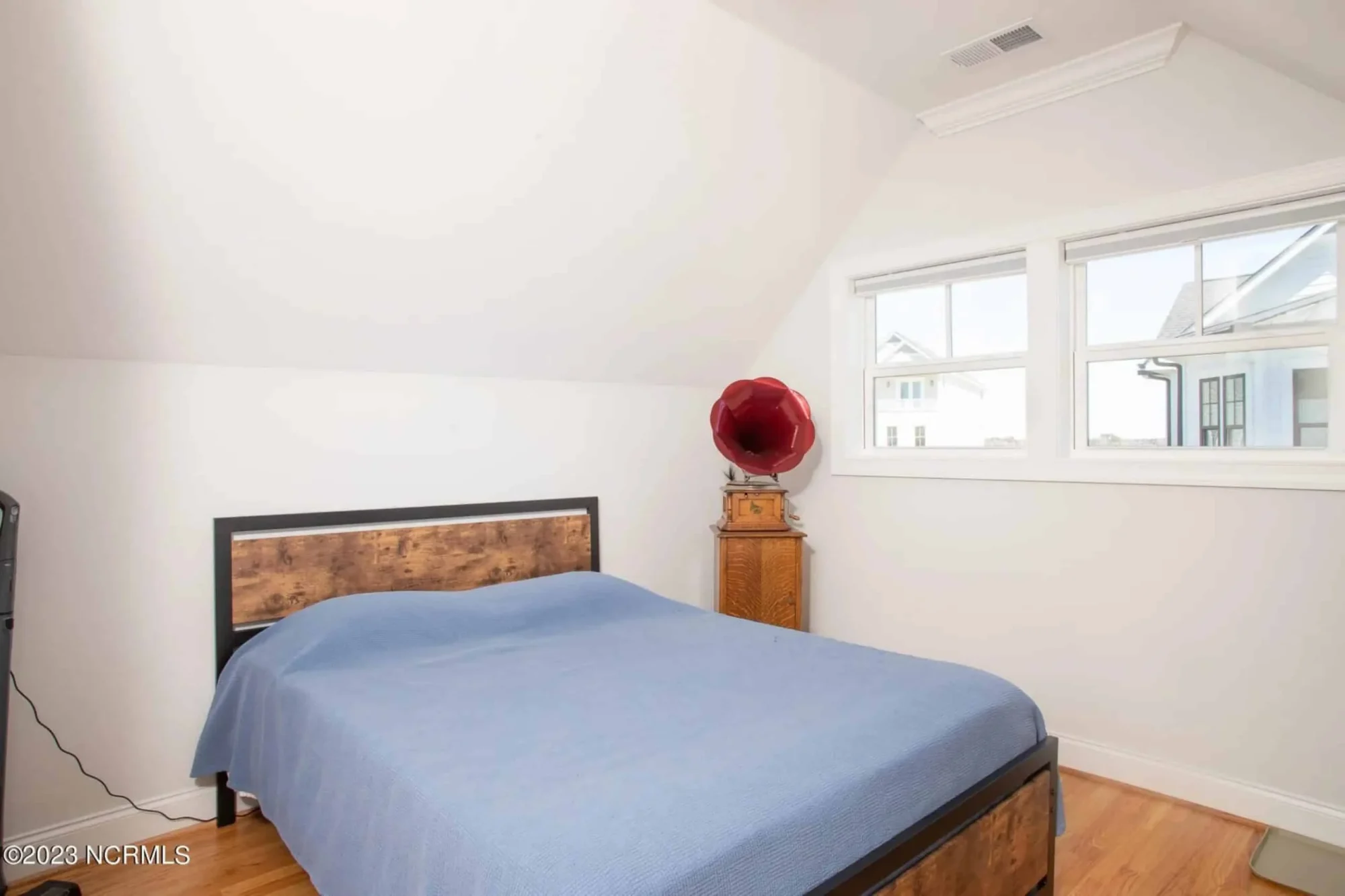 Modern Craftsman house Plan with Detailed Architecture Designs