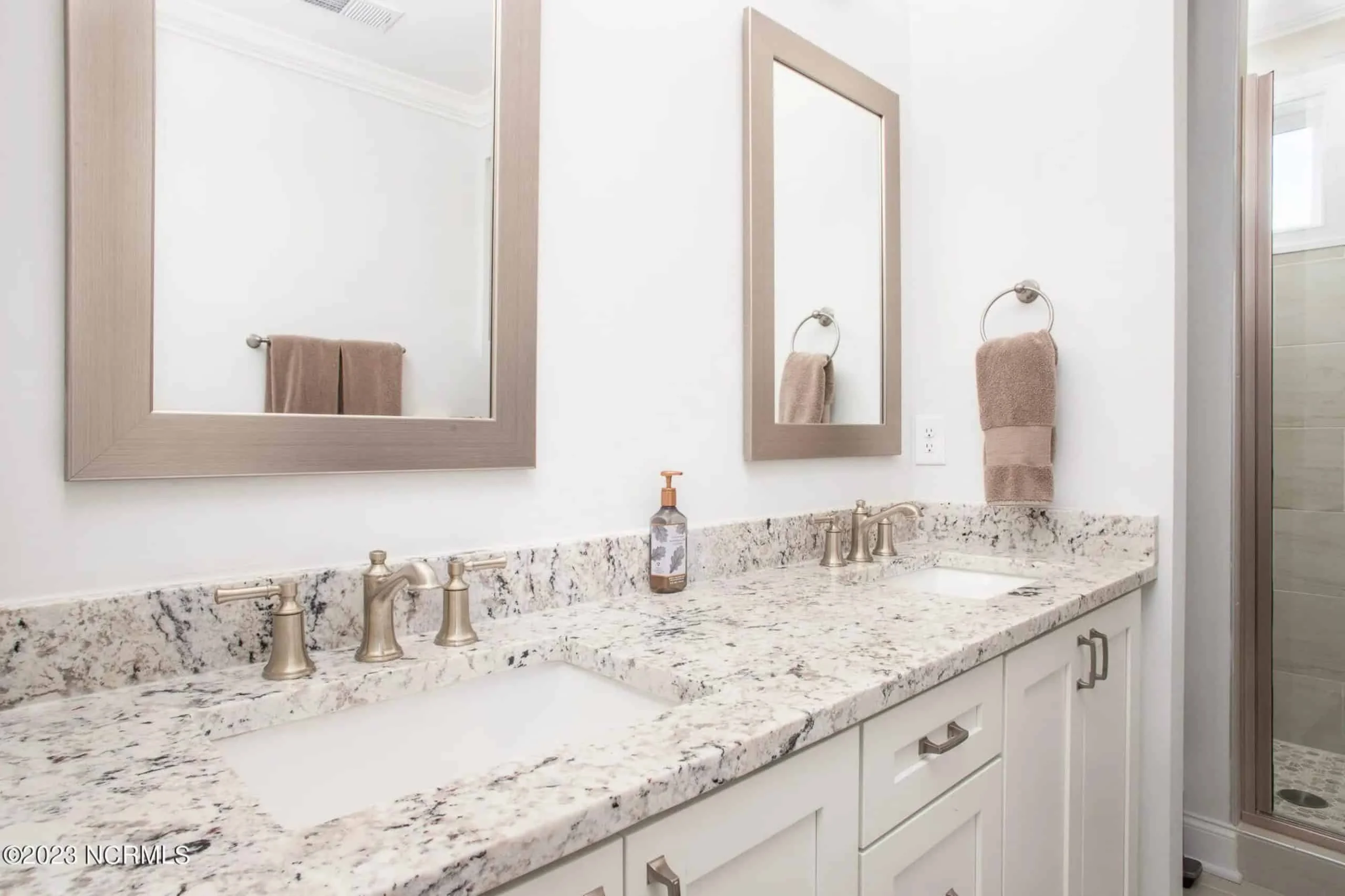 20-1817 HOUSE PLAN - Modern Farmhouse Home Plan - 3-Bed, 2-Bath, 1,850 SF 36 Modern Craftsman house Plan with Detailed Architecture Designs