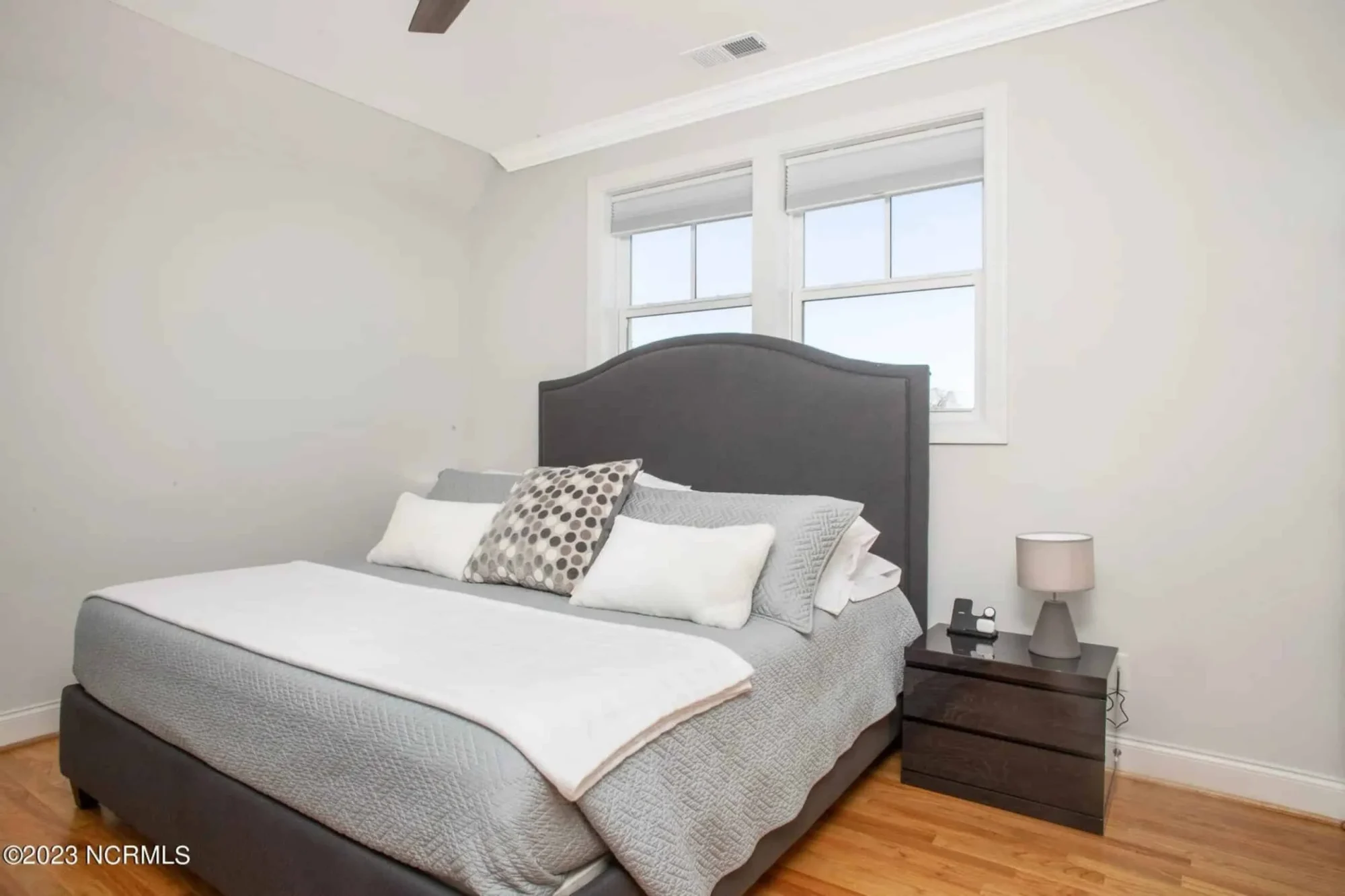 Modern Craftsman house Plan with Detailed Architecture Designs