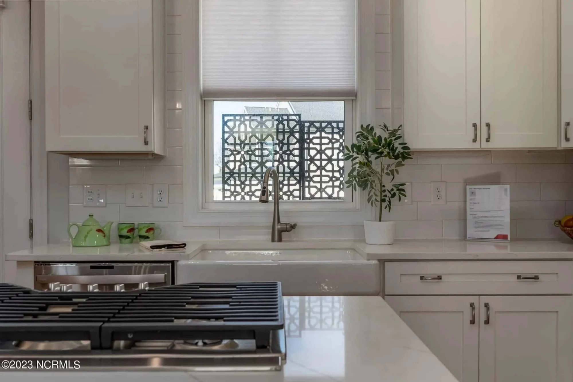 Modern Craftsman house Plan with Detailed Architecture Designs