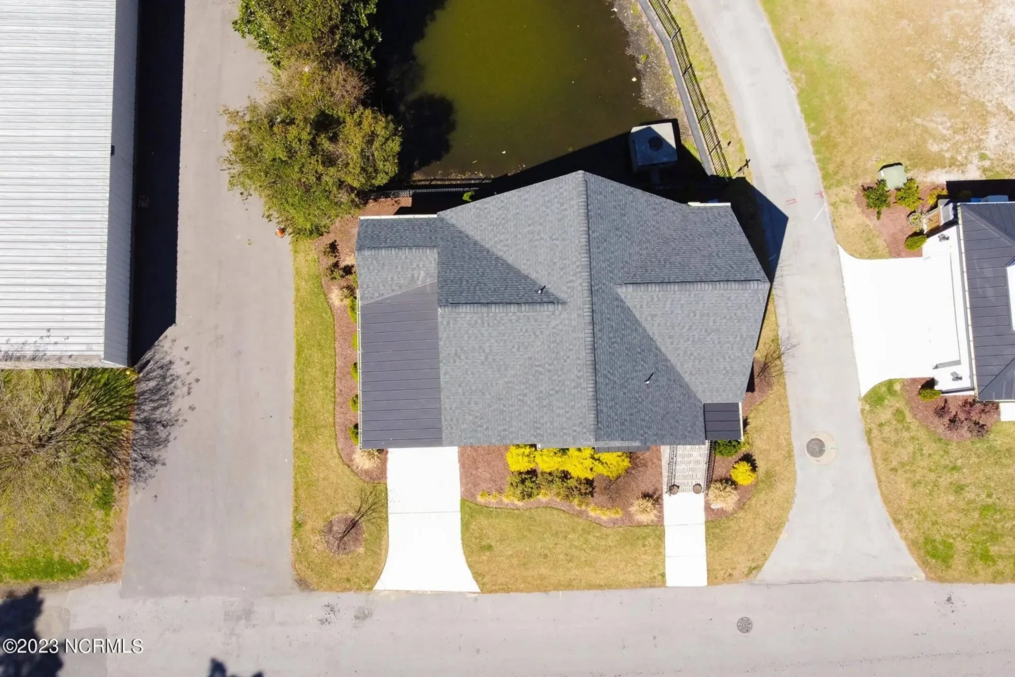 Modern Craftsman house Plan with Detailed Architecture Designs