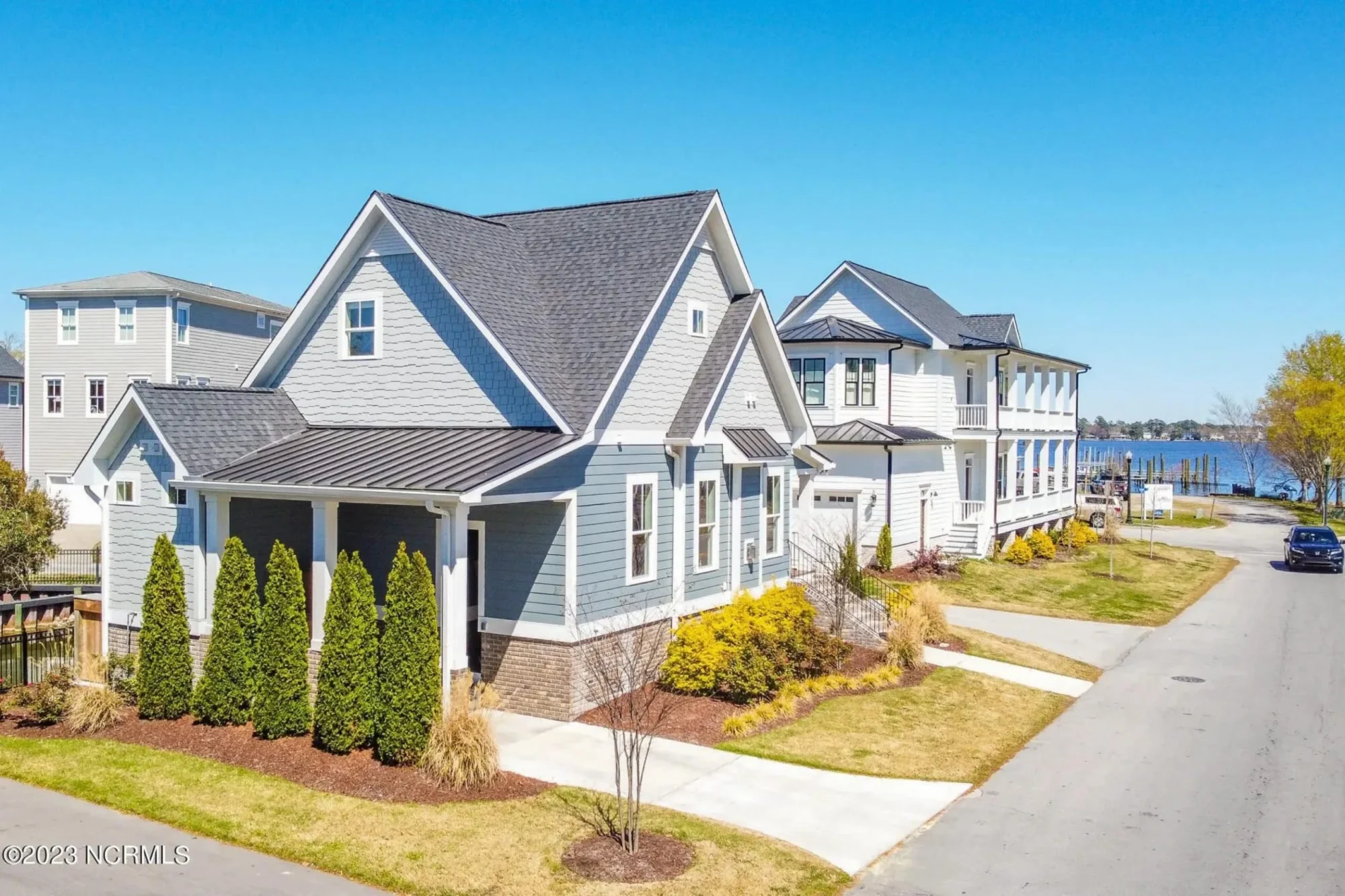 Modern Craftsman house Plan with Detailed Architecture Designs