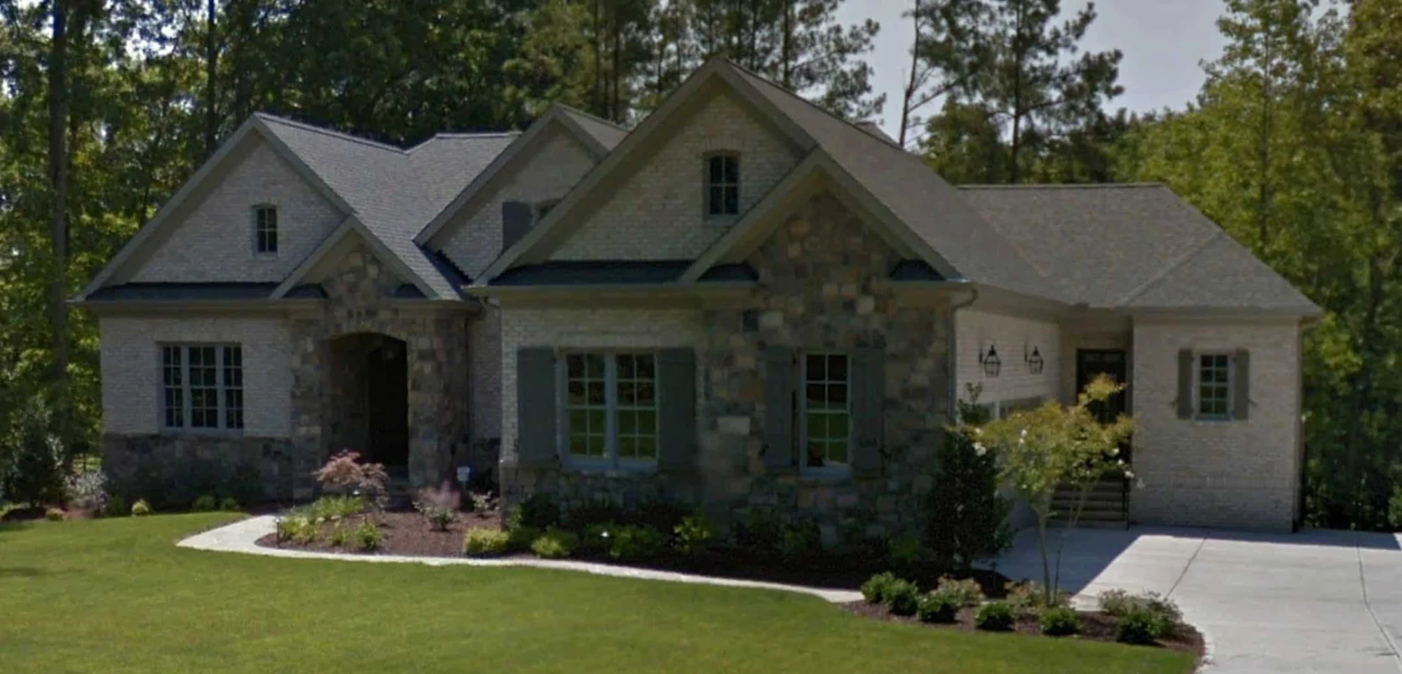 Spacious 2-Story House Plan with Vaulted Ceilings & CAD Designs