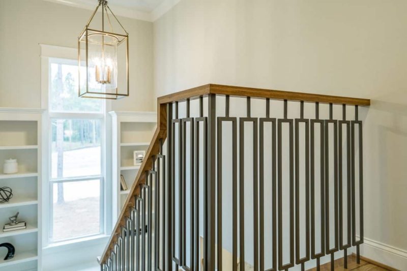 Craftsman Home Plan with Spacious Floor Designs & Blueprint