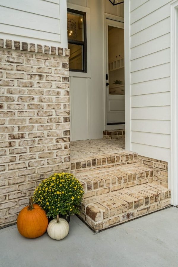 Craftsman Home Plan with Spacious Floor Designs & Blueprint