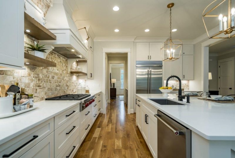 Craftsman Home Plan with Spacious Floor Designs & Blueprint