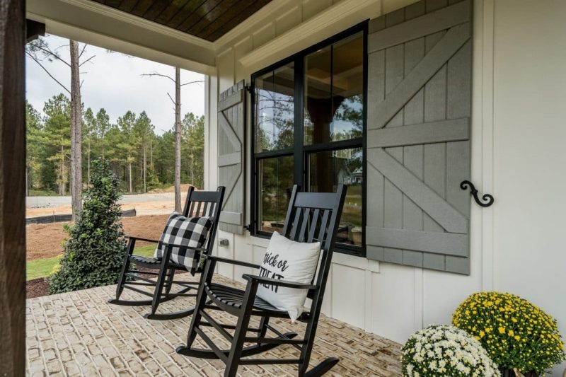 Craftsman Home Plan with Spacious Floor Designs & Blueprint